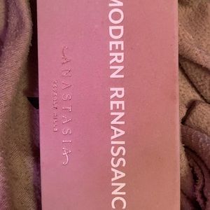 ANASTASIA Beverly Hills MODERN RENAISSANCE.. barely used as you can see in photo